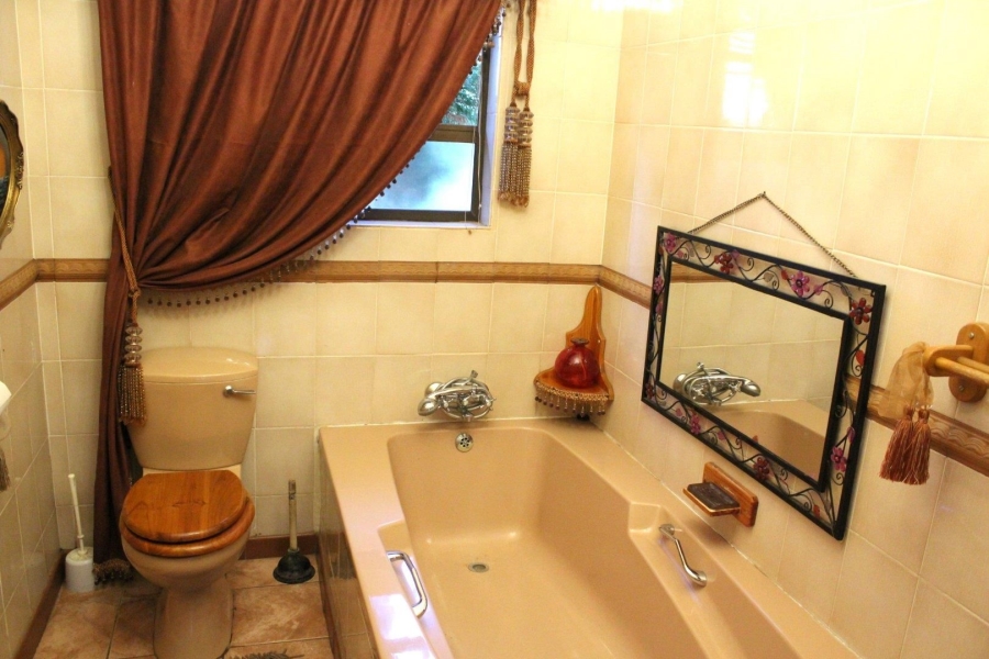 6 Bedroom Property for Sale in Van Der Hoff Park North West